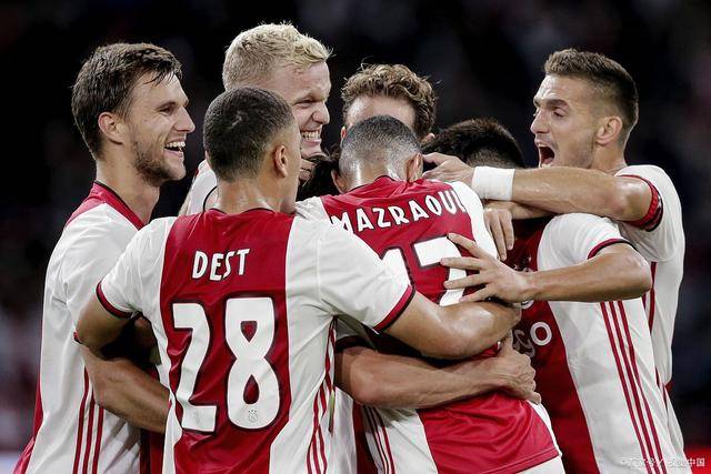 三巨头合砍85分字母哥空砍34+10 太阳力克雄鹿